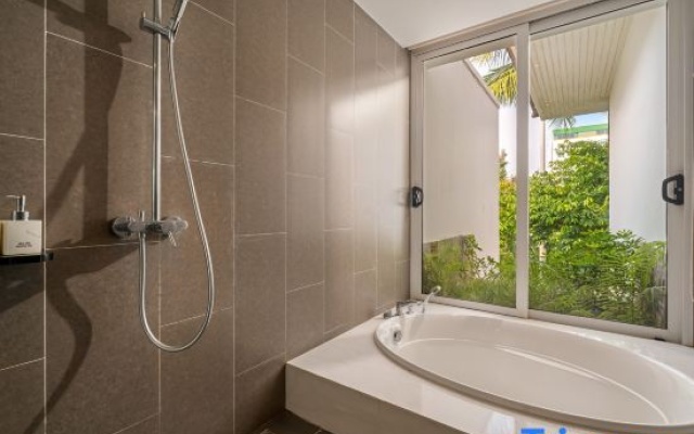 Luxury 4BR Villa Da Nang, 100m to Beach, Private Pool, Perfect for Group – Bathroom – Da Nang
