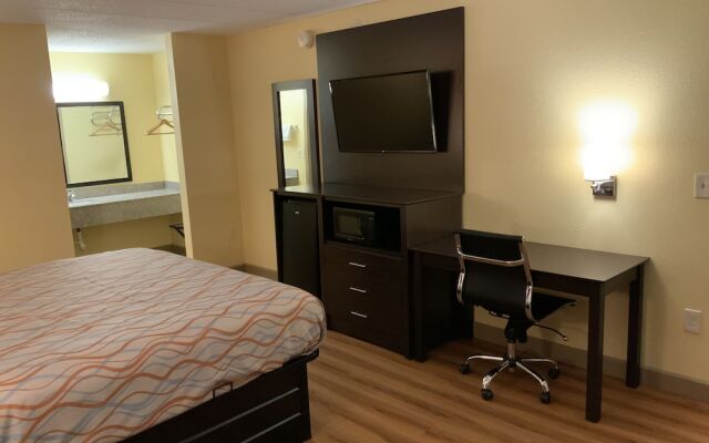 Days Inn by Wyndham Troy IL