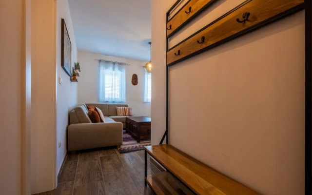 Charming and Tranquil Kastel Gomilica Apartment With Balcony and Patio