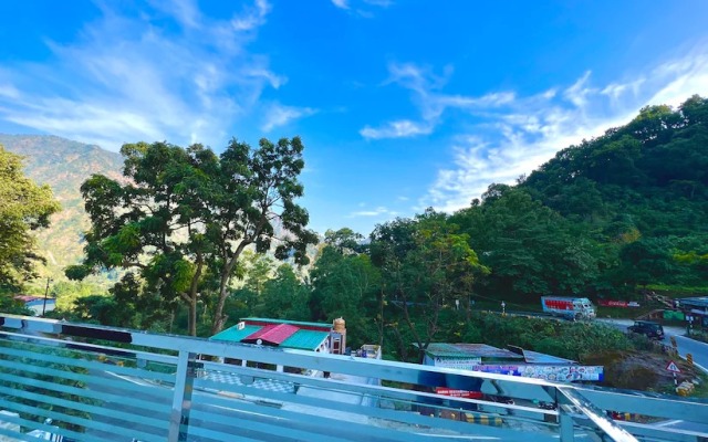 Hostel By The Lake Hill In Bhujiyaghat