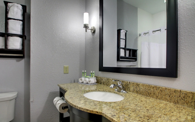 Holiday Inn Express Hotel & Suites Natchez South, an IHG Hotel