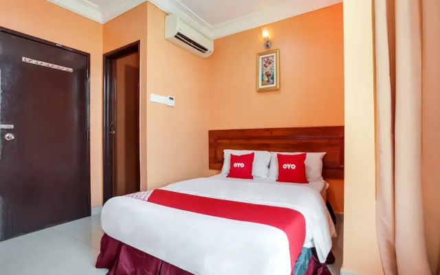 OYO 89470 My Town Hotel
