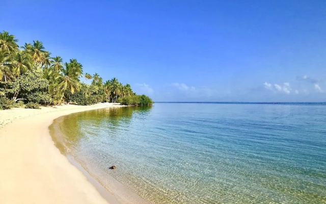 Modern 7 Bedrooms Villa on Private Beach Access