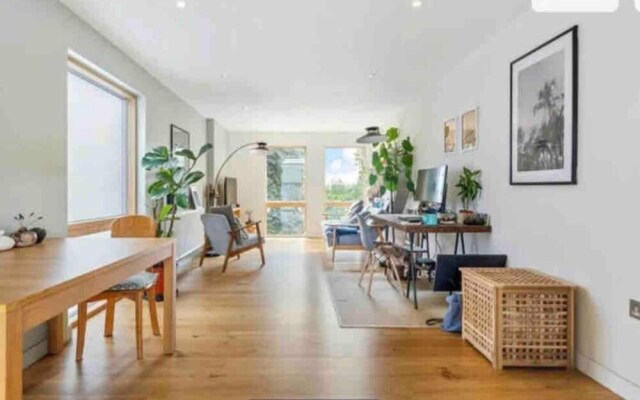 Impeccable 2-bed Apartment in London