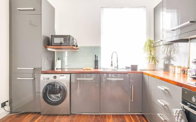 Charming 3-bed Apartment in London