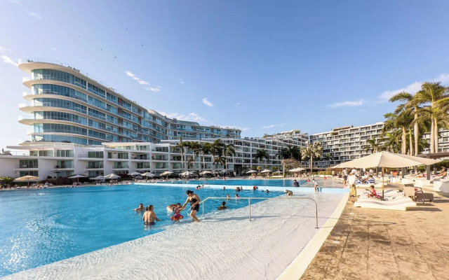ARIA Residence Beachfront luxury