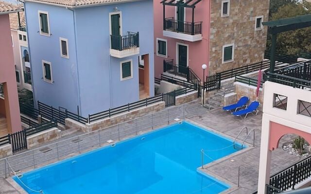 Charming 4-bed House in Nikiana