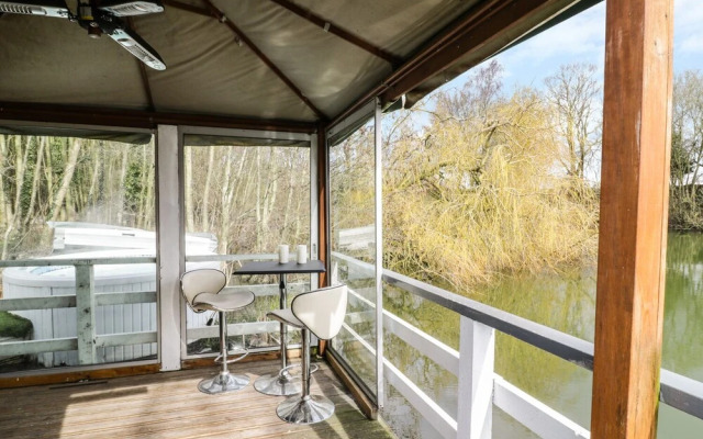 The Lakeside Yurt