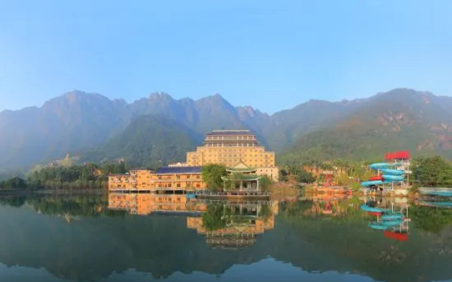Lotus Mountain Hot Spring Resort