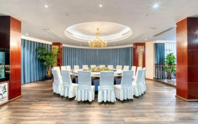 Qingteng Yisu Hotel (Shengzhou Chinese Yue Opera Art City Wuyue Plaza)