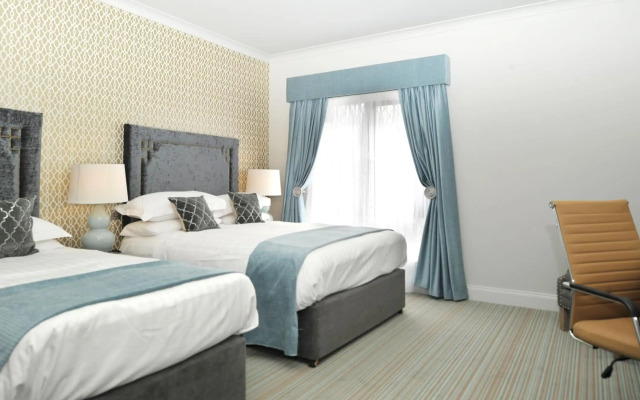 Treacys Oakwood Hotel