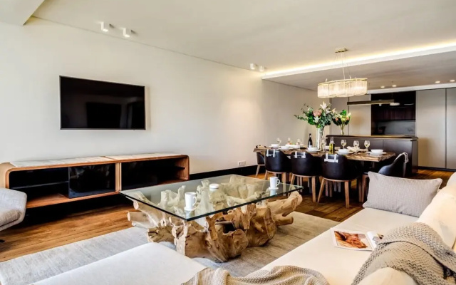 Chic Apartment w Amazing Views Dunmore Luxe