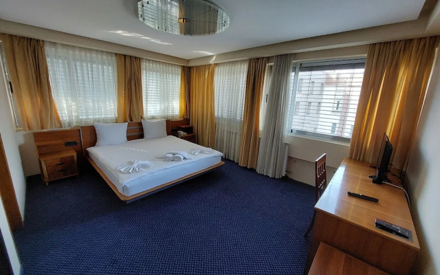 Hotel Brass