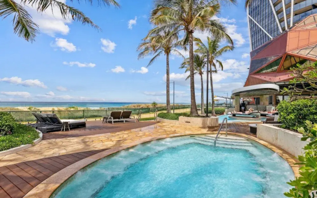 Jewel Luxury Beachside 2-bed With Water View