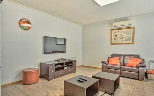 Spacious family home St Kilda