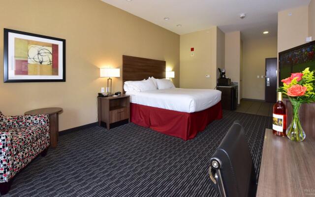 Holiday Inn Express & Suites Fredericksburg by IHG