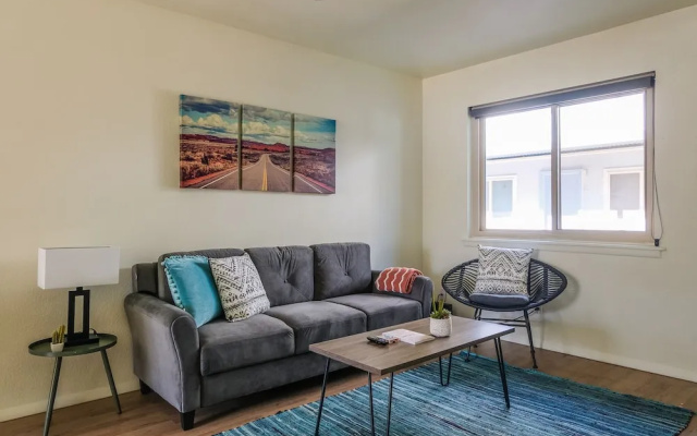 Nob Hill Apartments by Frontdesk