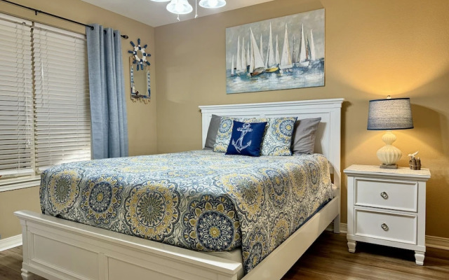 Lakefront Vacation Condo A-3 with Overlooking Deck by RedAwning