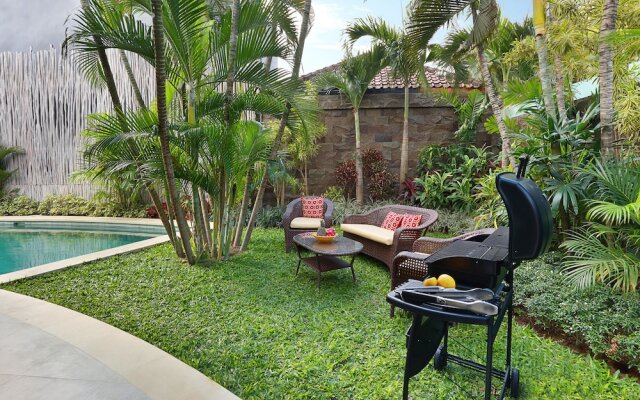 Seminyak White Design Villa