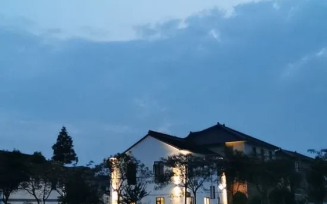 Dianshan Lake Liuxia Shiguang Homestay（Cai Bang Cun Store ）