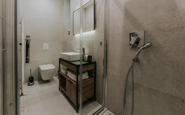 Design Studio Apartment Close to the City Center