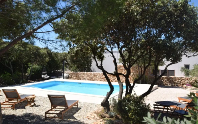 Not Detached Home With Swimming Pool for use