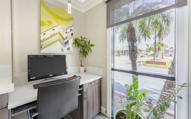 Best Western Plus Ontario Airport & Convention Center