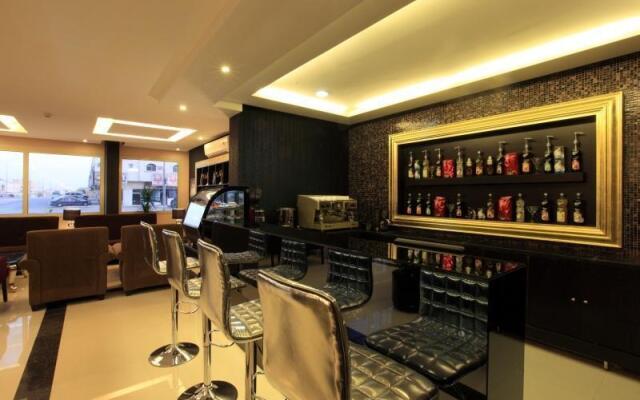 Wonder Plaza Suites