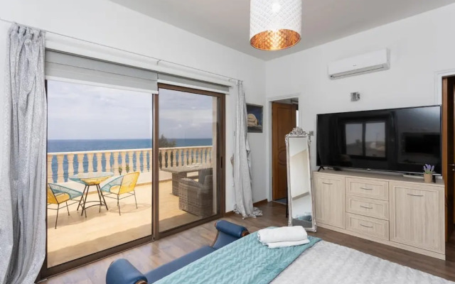 Villa Beach Heaven in Pomos
