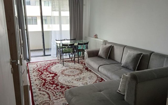 Deluxe 2 bedroom apartment with balcony and private parking