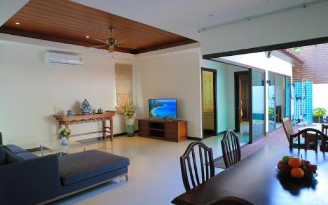 Naiharn Beach Villa