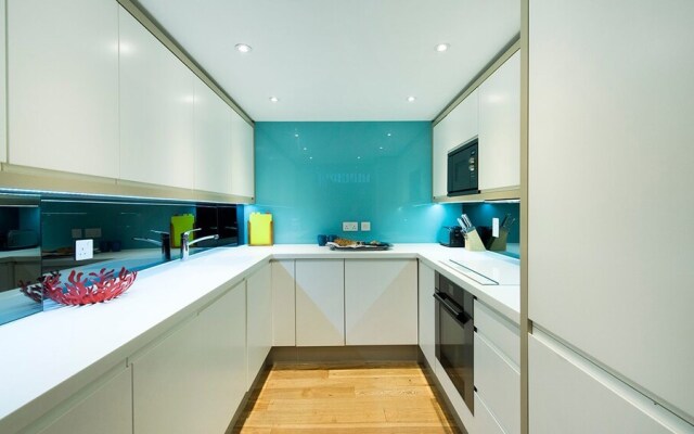 Sleek, Stylish 2BR Home in Shoreditch