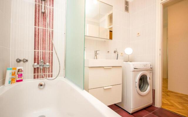 Hendrix Bridge Apartment