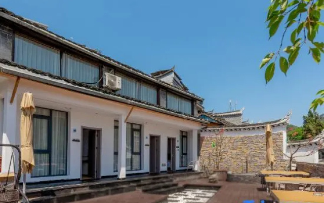 Magpie • Pillow Mountain Guesthouse – Exterior – Xiangxi