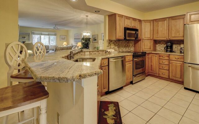 Colonnade Club 196 by RedAwning