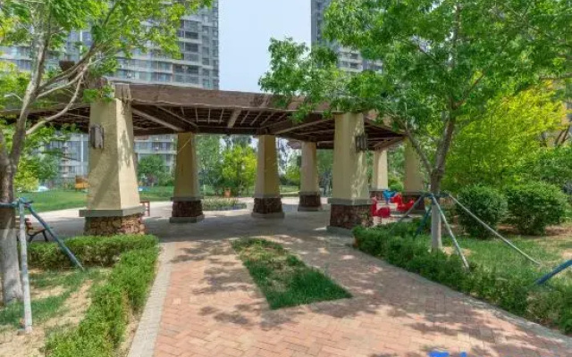Lanjing Yunhai Seaview Apartment (Yuquan Shanhai Square Branch)