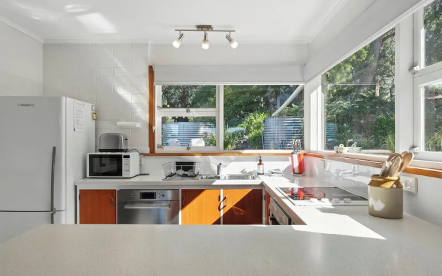 Coningham Beach House - 3 Bedrooms