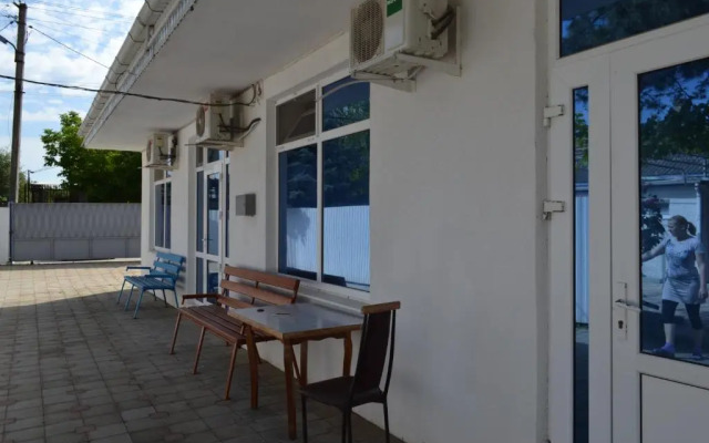 Guest House on Oktyabrskaya 19