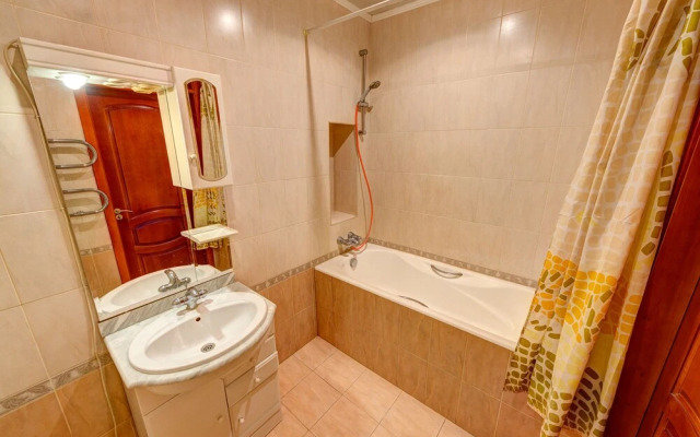 Elegant Apartment on Saksagans'kogo street