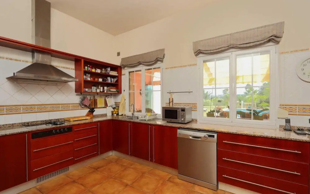 Mozamb in J vea With 4 Bedrooms and 3 Bathrooms