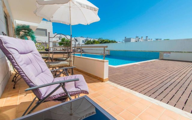 Comfortable and Friendly 2bedroomapt With Pool, Terrace, Bbq, A/c in Santa Luzia