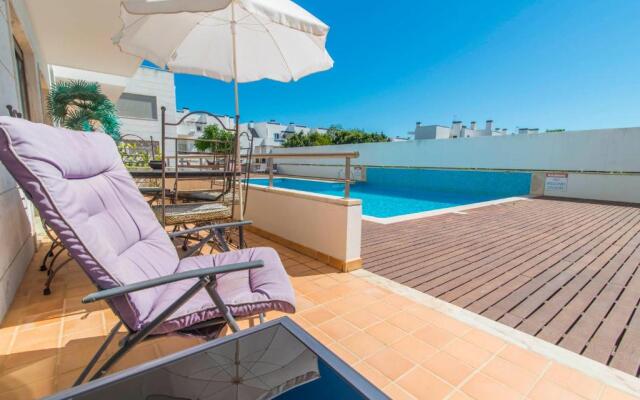 Comfortable and Friendly 2bedroomapt With Pool, Terrace, Bbq, A/c in Santa Luzia