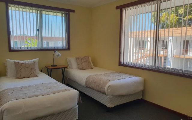 Moon River Motor Inn