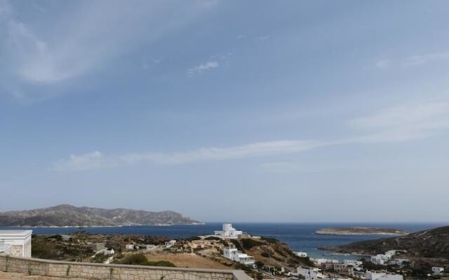 Irene Kimolos Villas