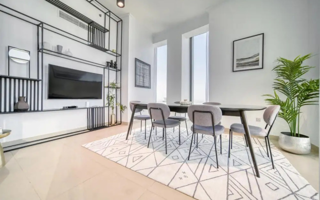 Contemporary Apt With Burj Khalifa View