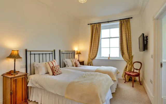 Self-catering Retreat With Pool, hot tub