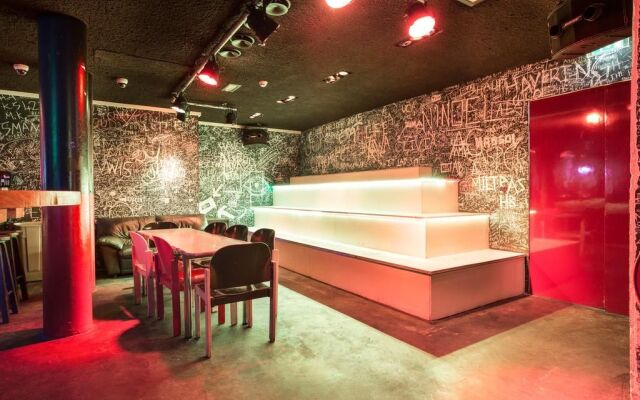Hans Brinker Hostel
