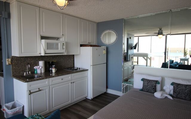 Cozy 5th Floor Waterview Condo