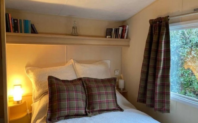 Cosy, Quiet Static Caravan, Mawgan Porth, St Eval
