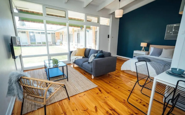 High Tide on Augusta-Netflix, wifi and chill...